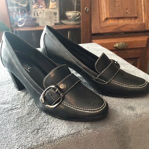 NIB Pumps w/ buckle Black